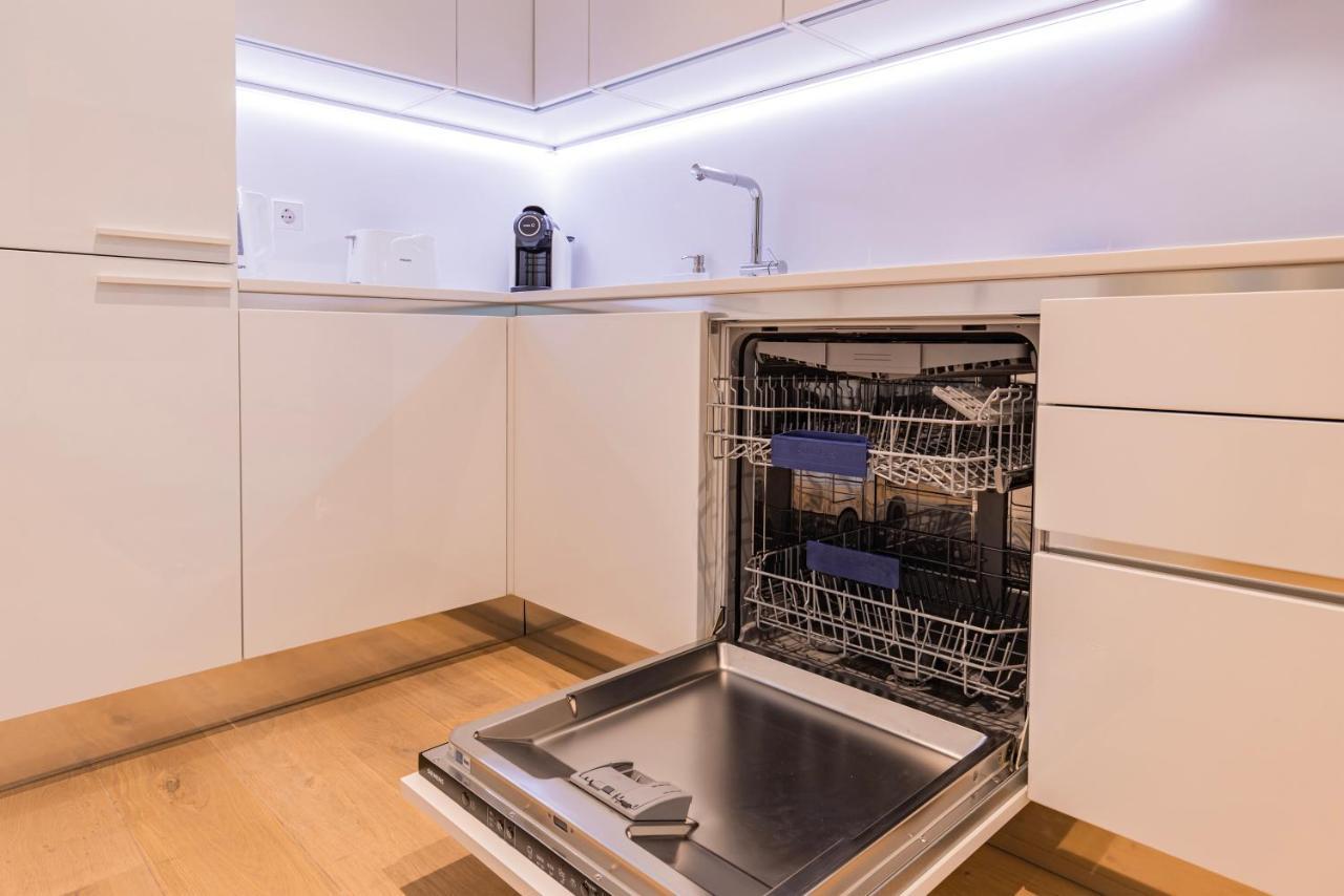 Liberdade Elegance W/Rooftop Pool By Lovelystay Lisbon Bagian luar foto
