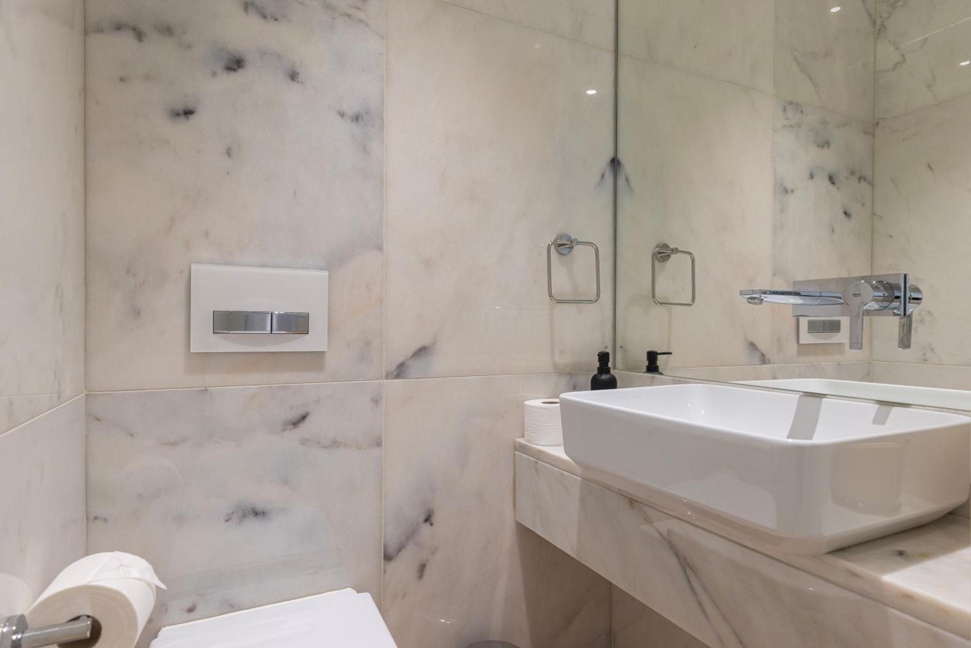Liberdade Elegance W/Rooftop Pool By Lovelystay Lisbon Bagian luar foto